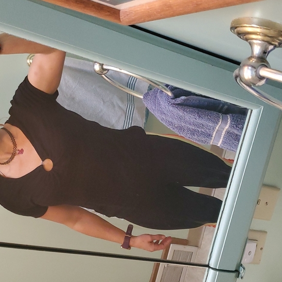 Large black with circle design in middle - Picture 4 of 7